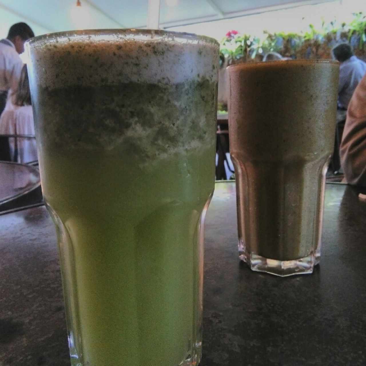 coma verde y limonada con yerbabuena 