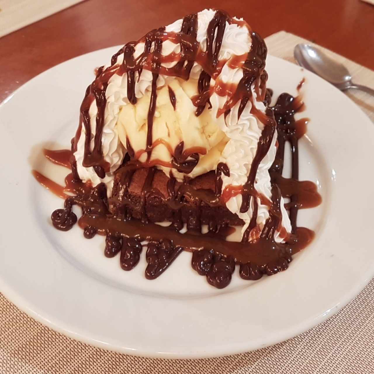 Brownie con helado