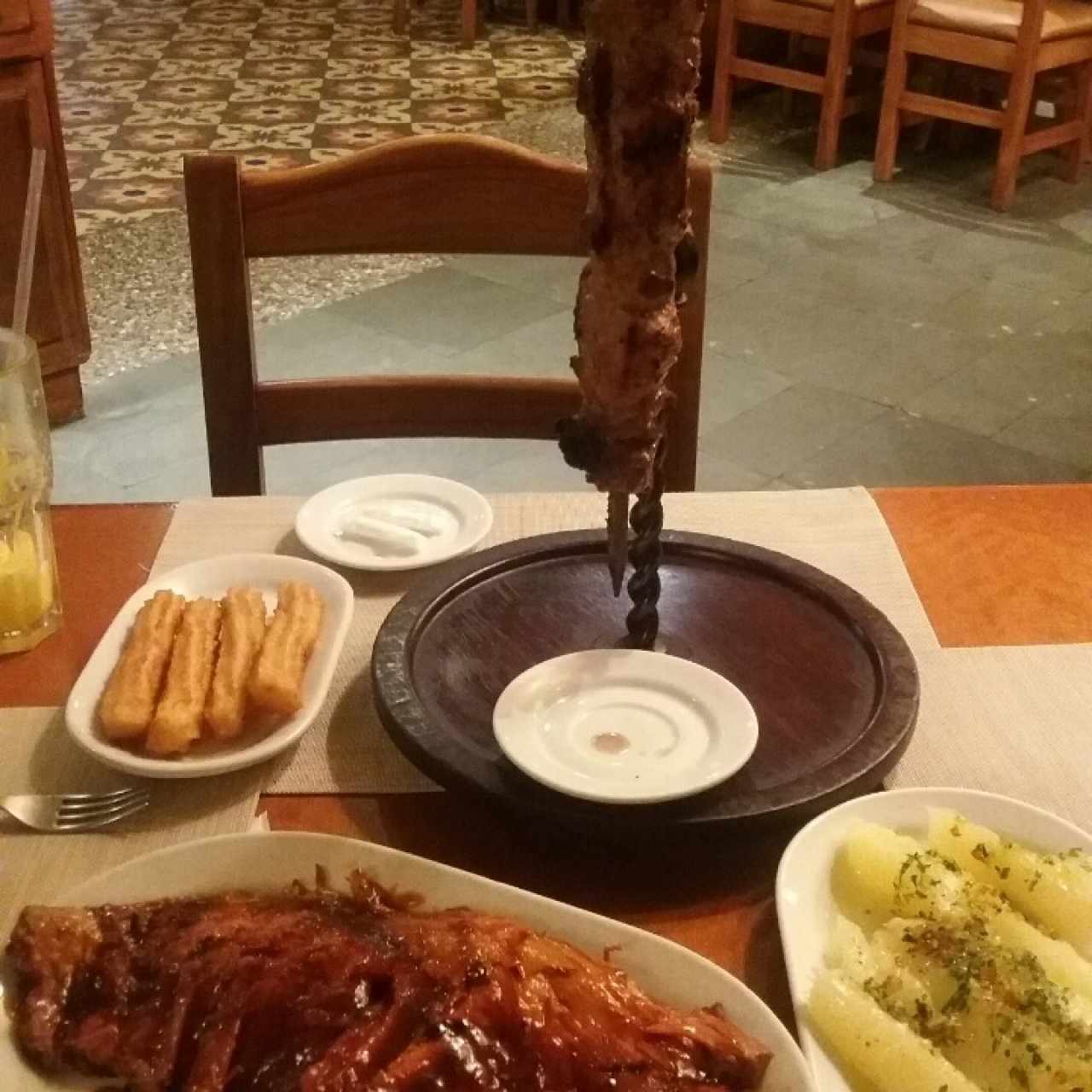 Espetada de lomito y racks de costillas 