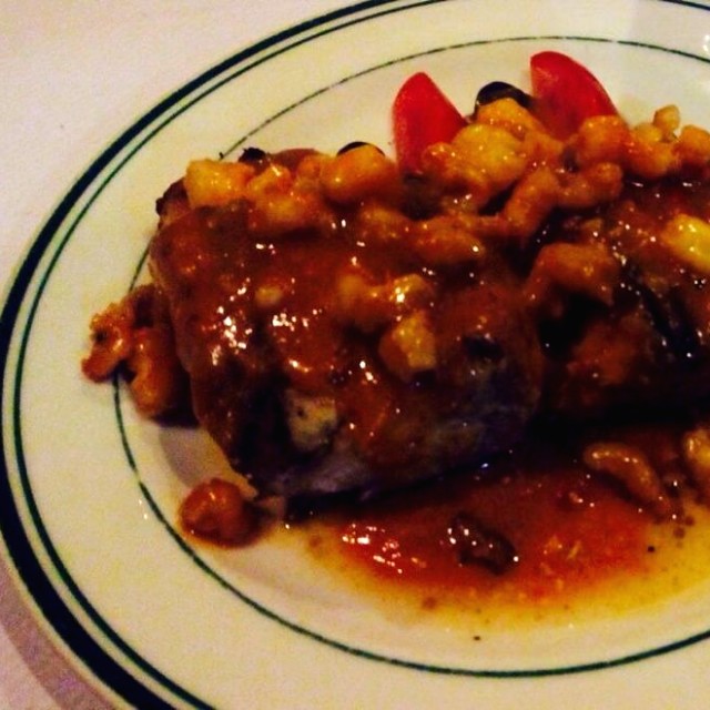 Mero en salsa de camarones .