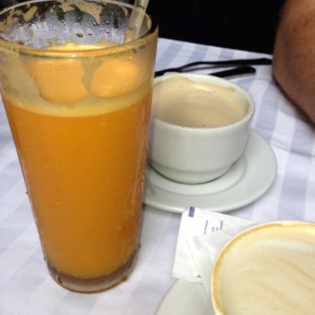 Naranja y zanahoria. Café con leche!