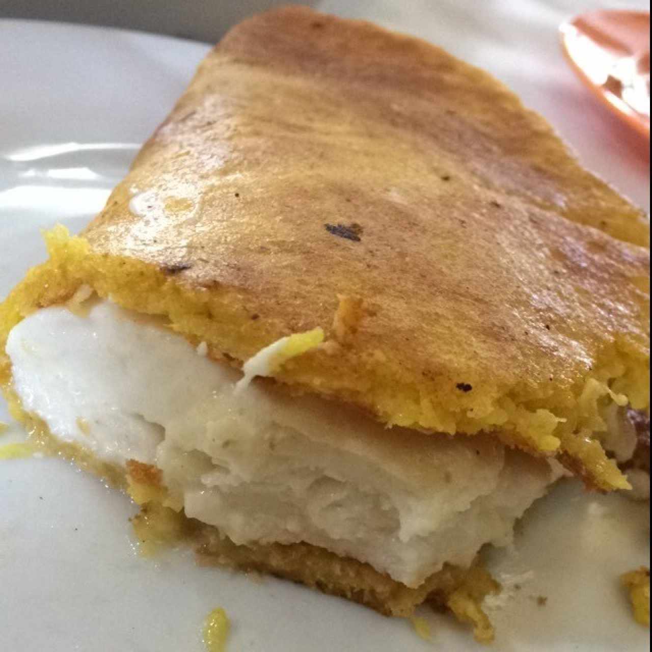 cachapa con queso de mano
