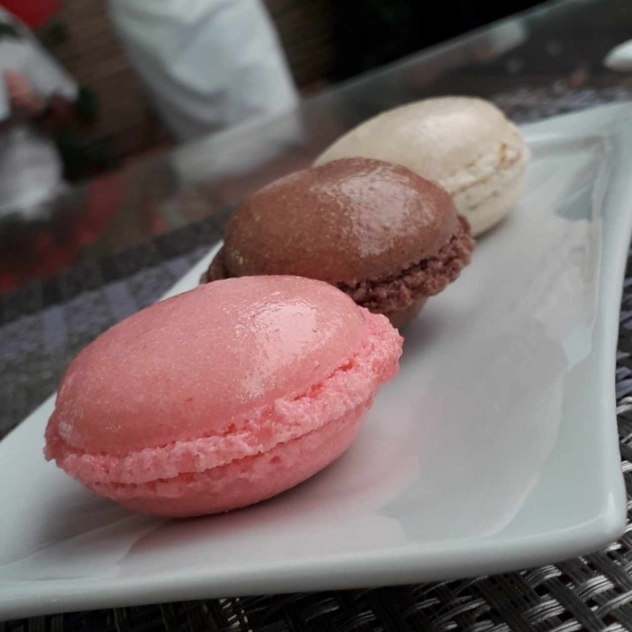 Macaron de Fresa, chocolate y dulce de leche 
