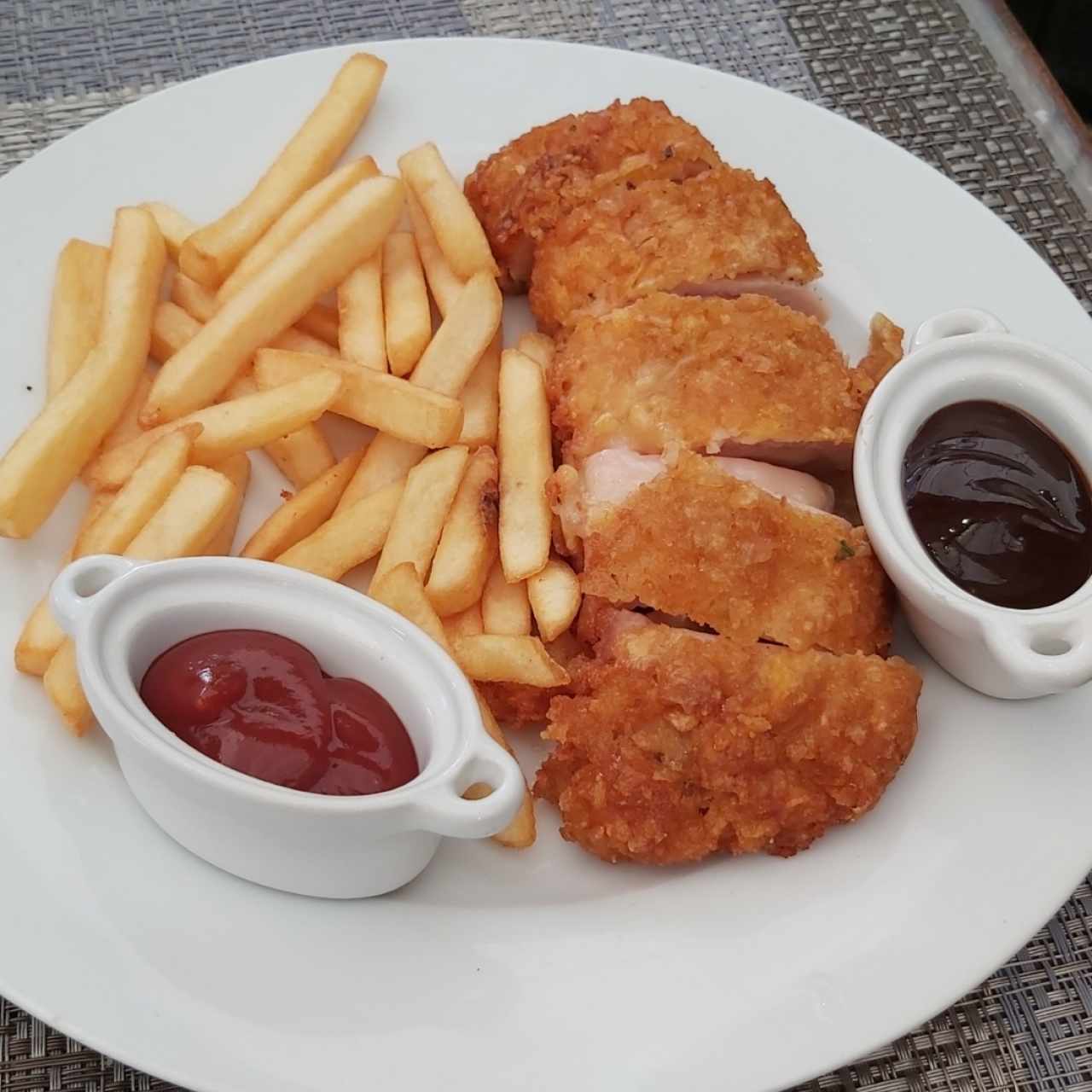 Cordon Blue con Papas y Barbecue