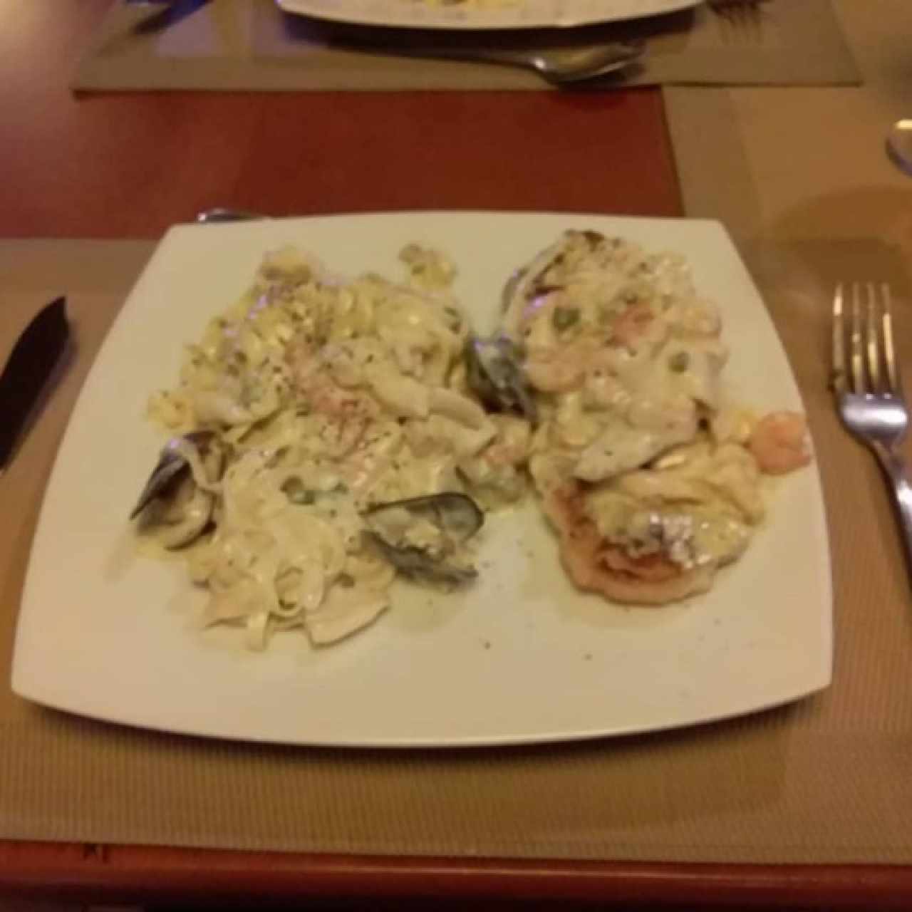 cartocho de pescados y mariacos