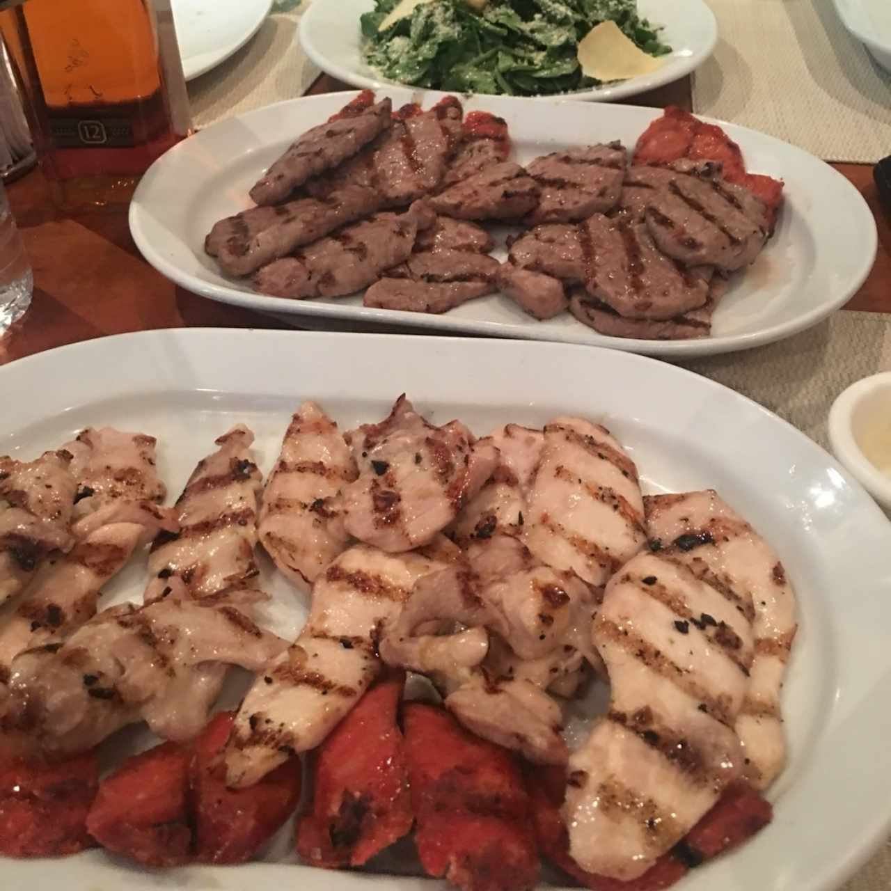 Bife de Pollo, carne y chorizo