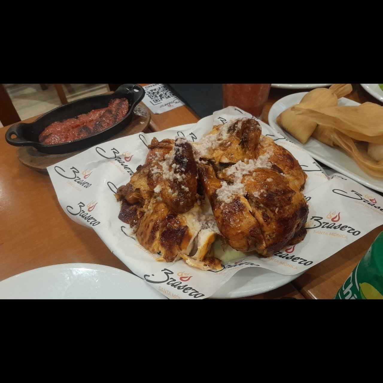 Pollo con dos contornos de calidad