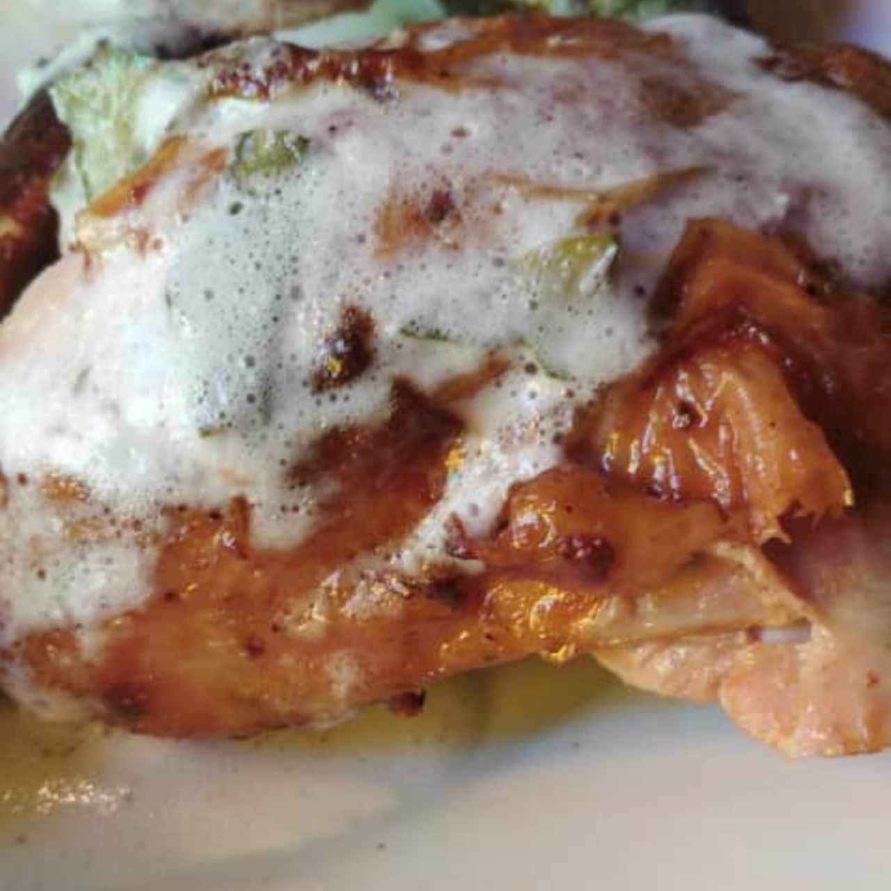 1/2 Pollo Deshuesado a la Parrilla Entero, Corte Fino o BBQ