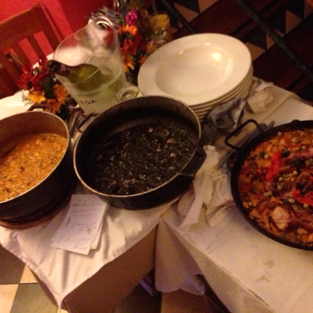 Asopado de mariscos, risotto negro y arroz a la marinera con lechón y chistorras! Para compartir en familia!!!