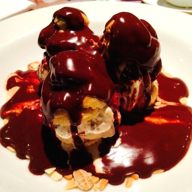 Profiteroles.
