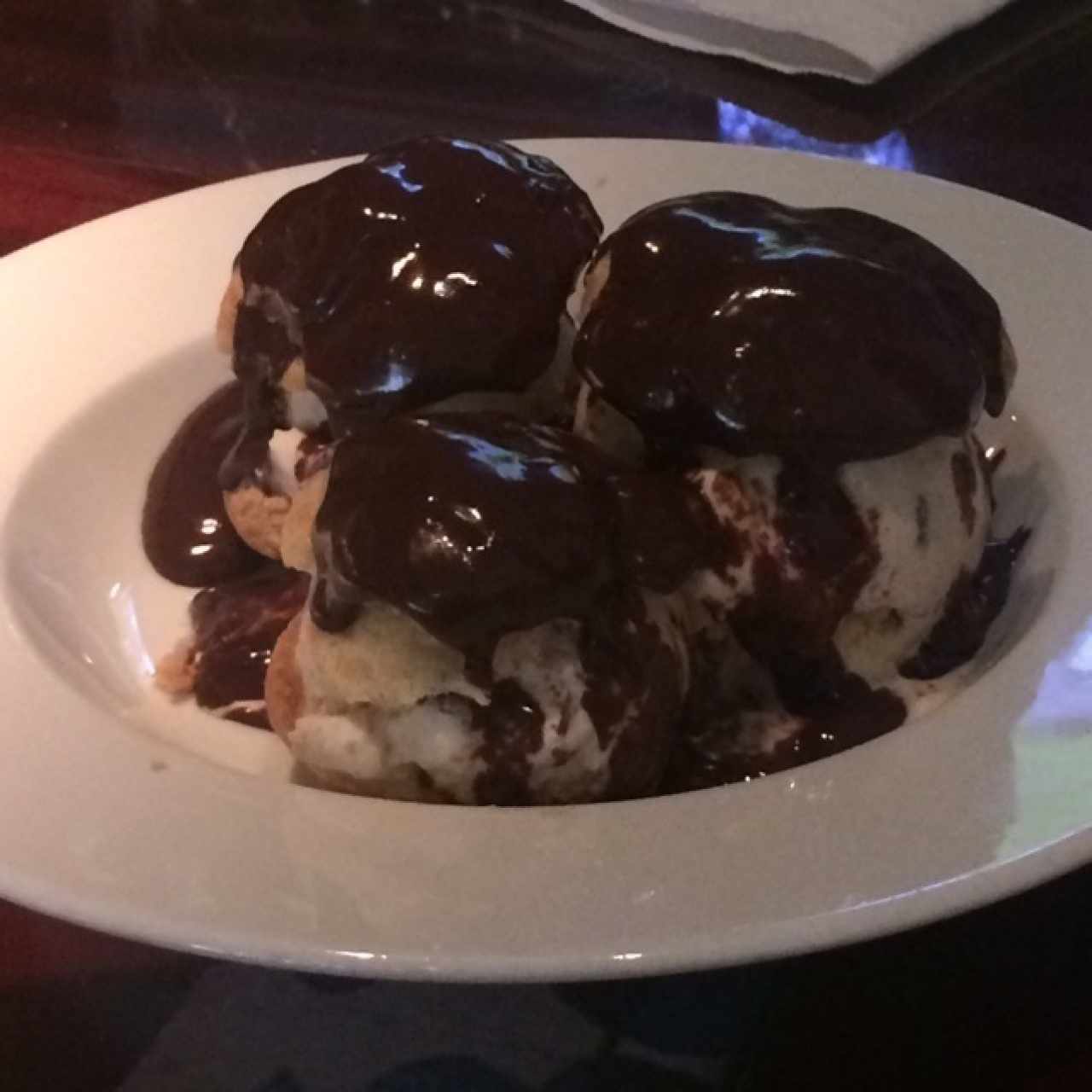 profiterol relleno de helado