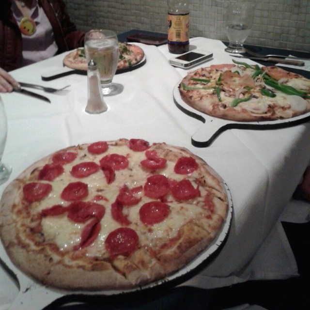 Pizza diavola (de chorizo picante) y vegetariana