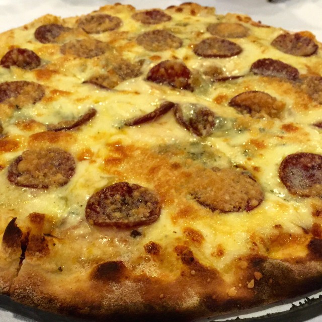 Pizza 4 Quesos con extra de pepperoni 