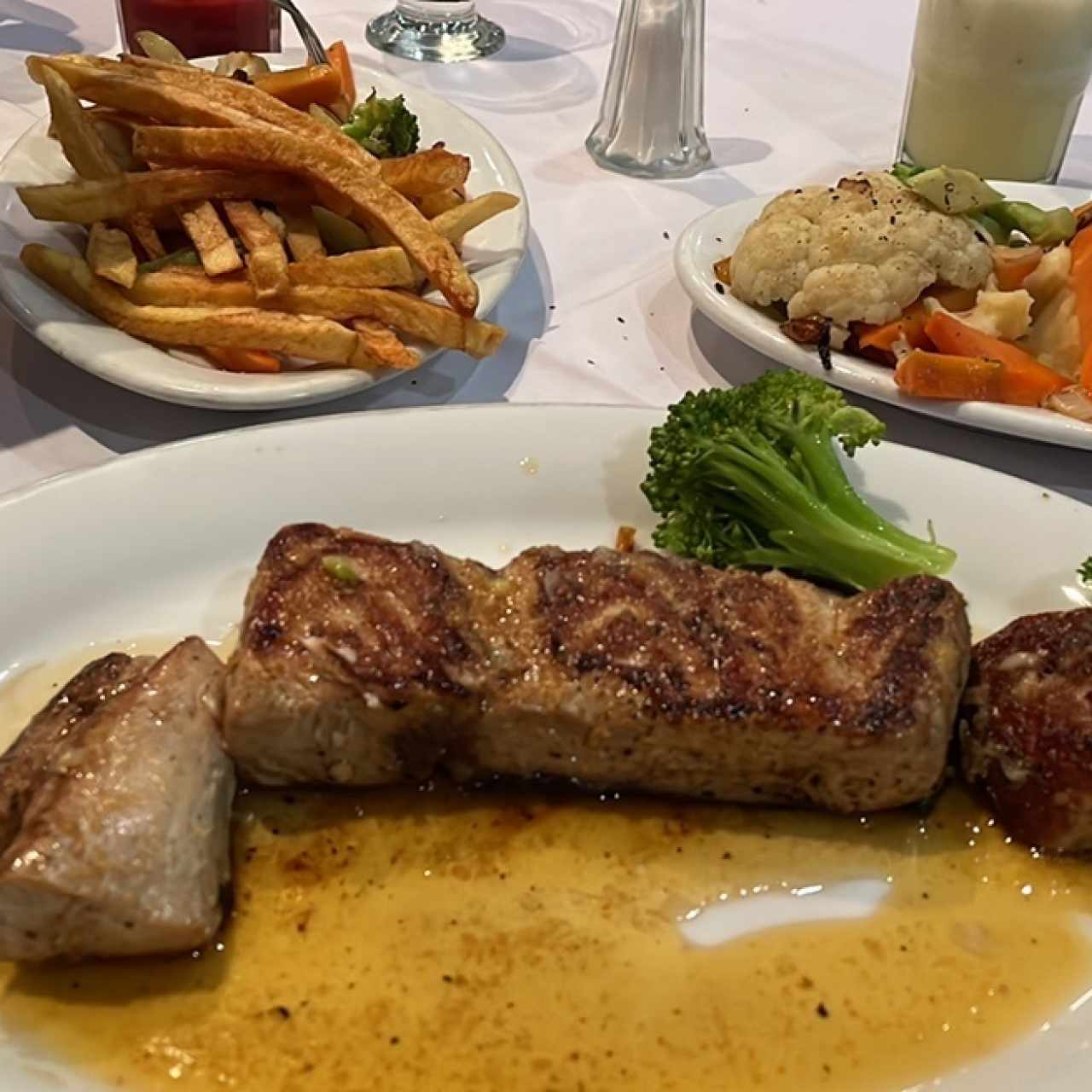 Atun al ajillo con papas y vegetales 