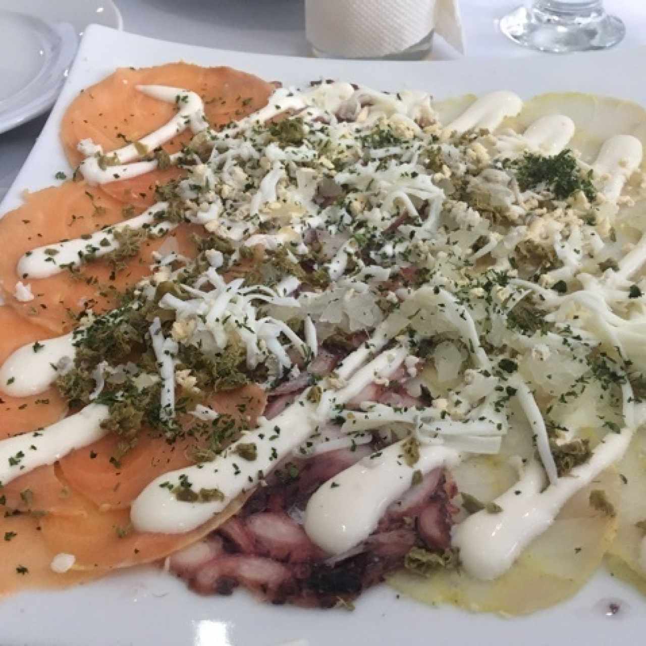Carpaccio de Mero Salmón y Pulpo