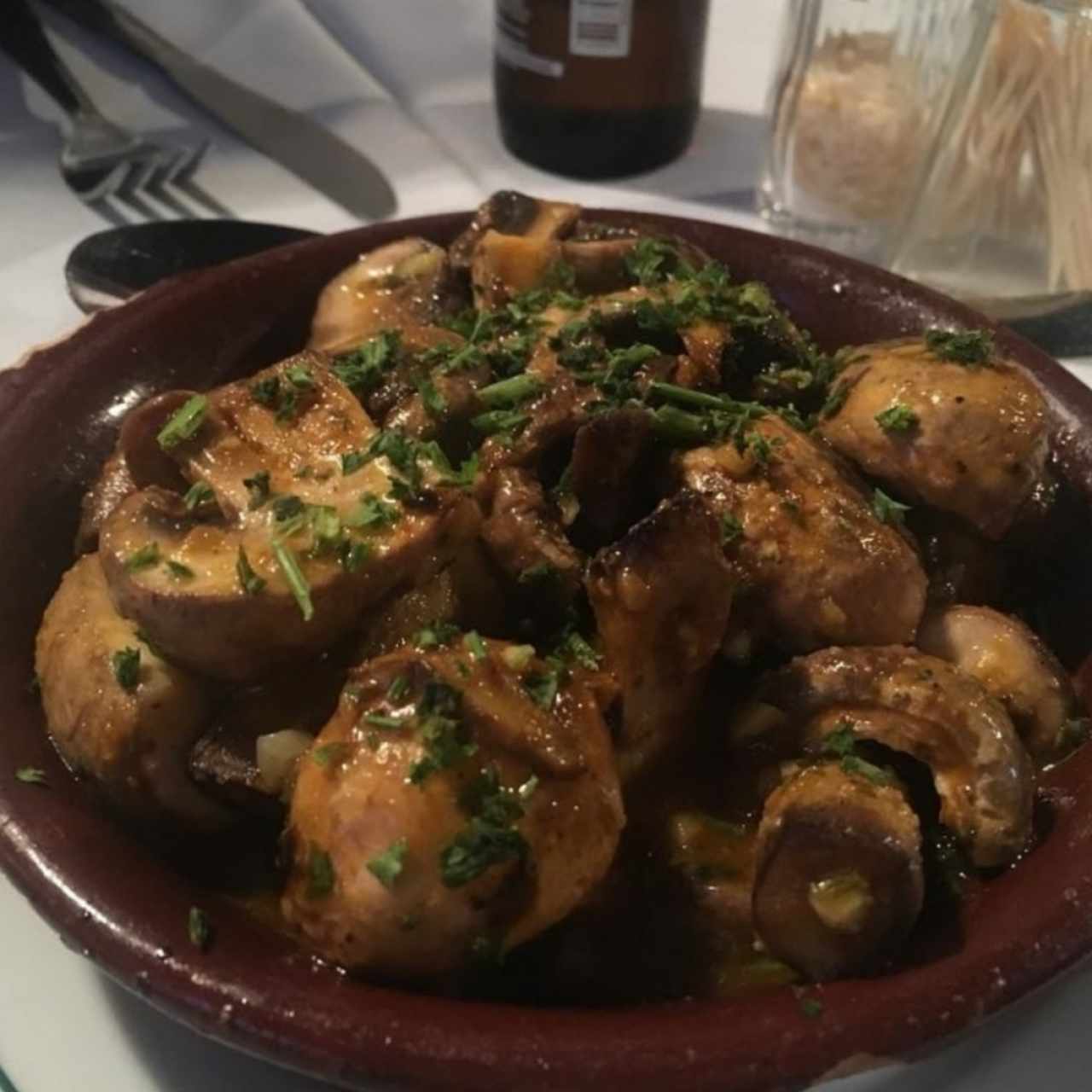 Champiñones al ajillo
