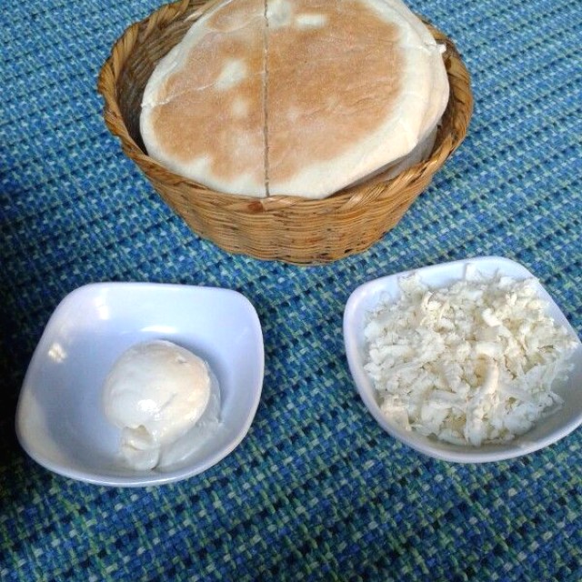 Arepas andinas con queso y natilla