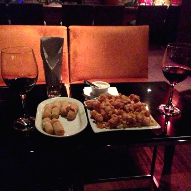 Tequeños y Calamares Rebosados