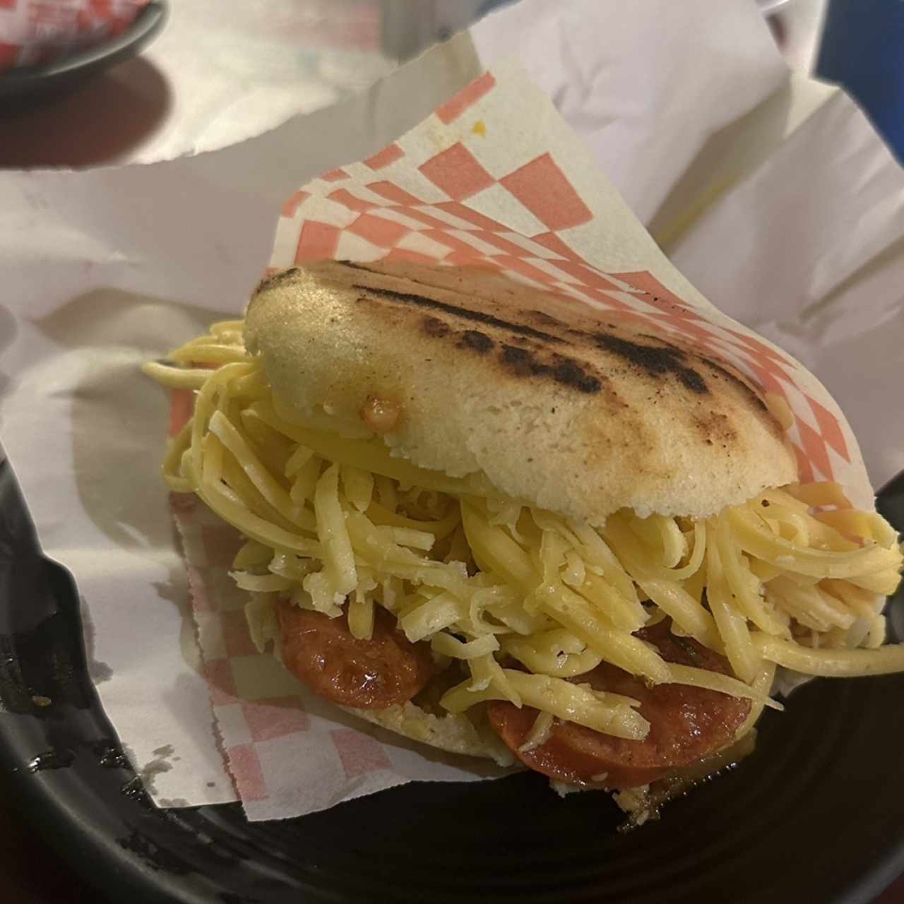 Arepa mixta de Chorizo con Queso Amarillo