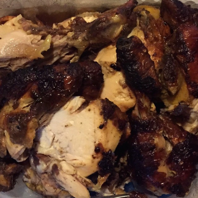 Rico Pollo a la brasa, para llevar y degustarlo en la comodidad de la casa. 