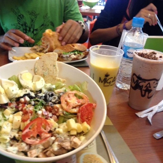 Ensalada miga's y smothies