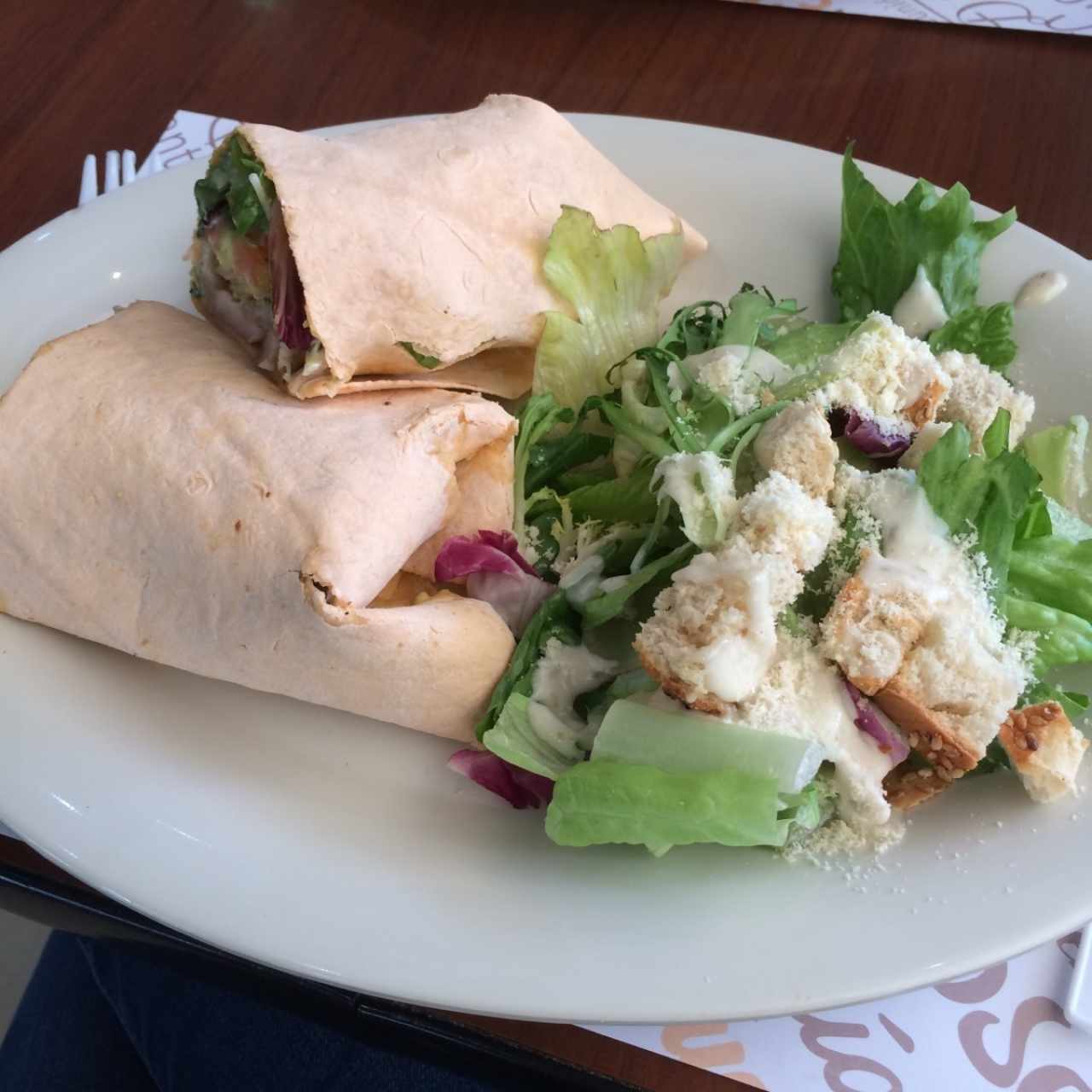 Wrap de Pollo con Ensalada César