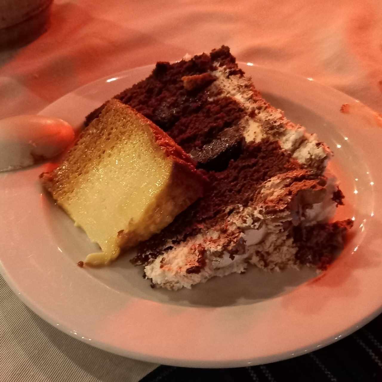 Quesillo y torta demasiado rico 