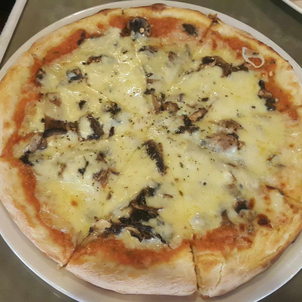 pizza funghi