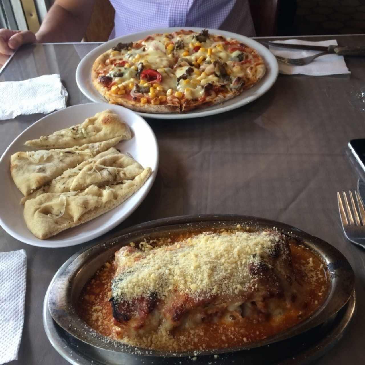 pizza vegetariana y pasticho