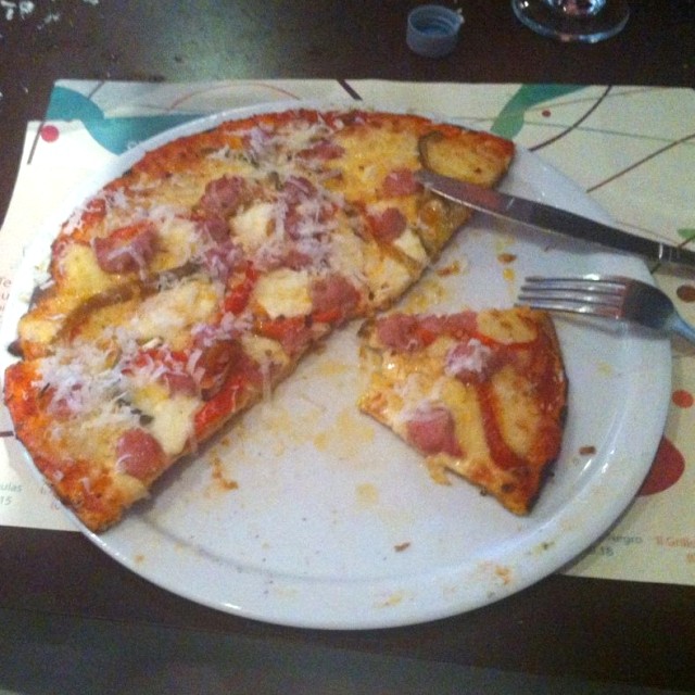 Pizza de salchicha picante