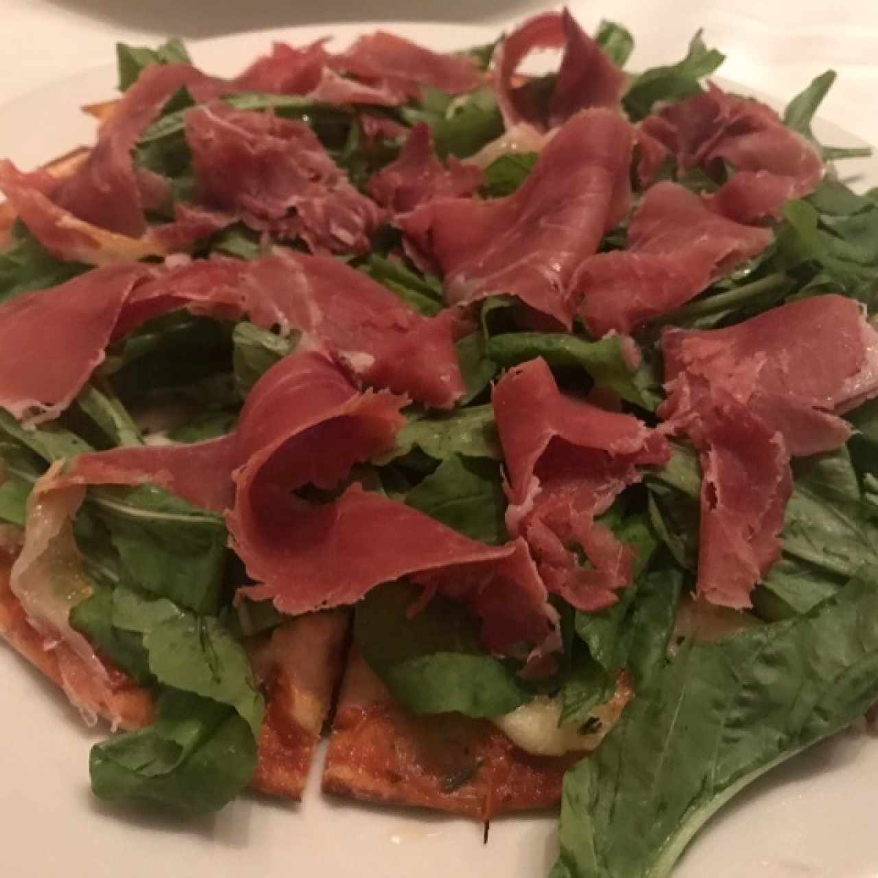 pizza de rúgula y jamón serrano