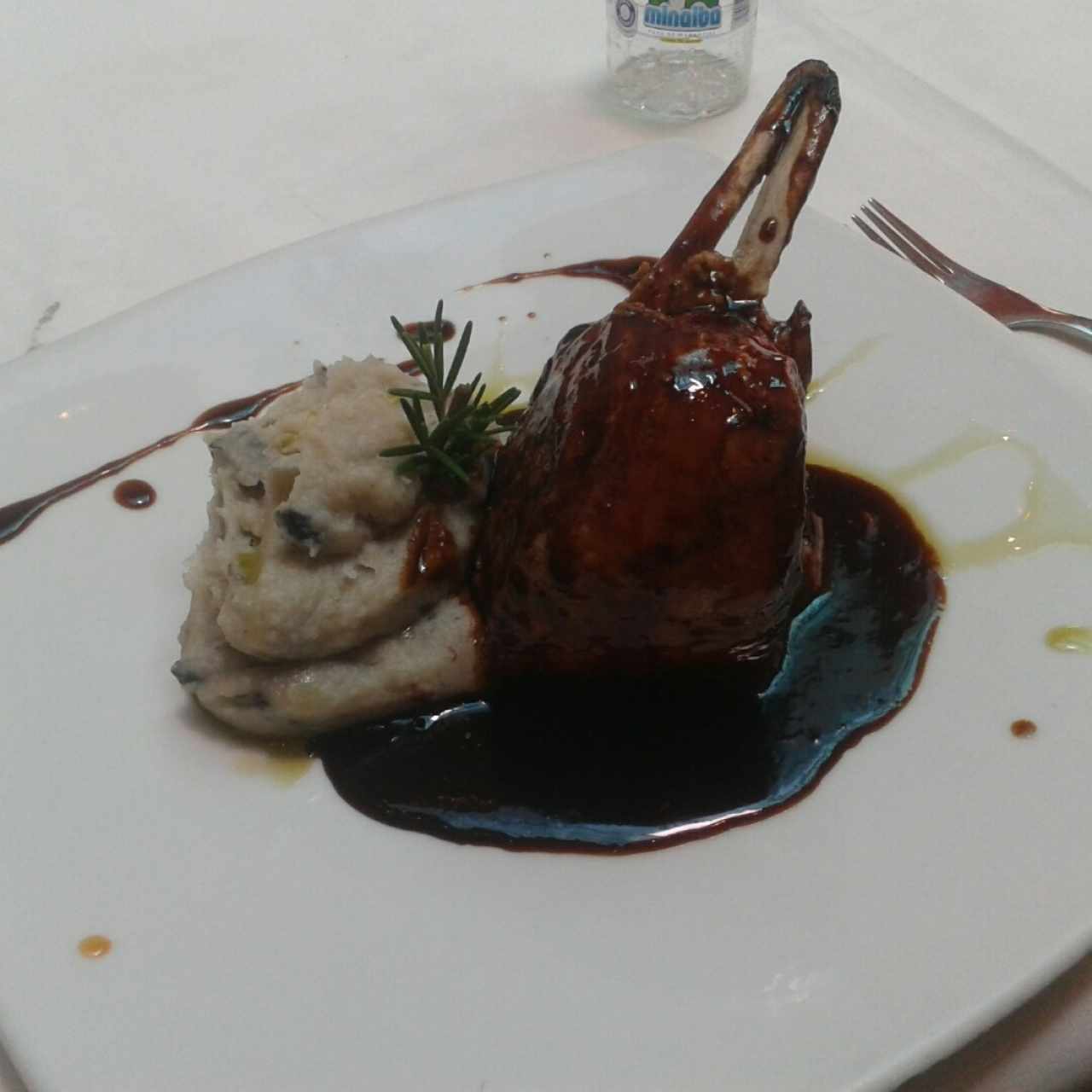 Chuletón con puré de champiñones en Salsa de papelon
