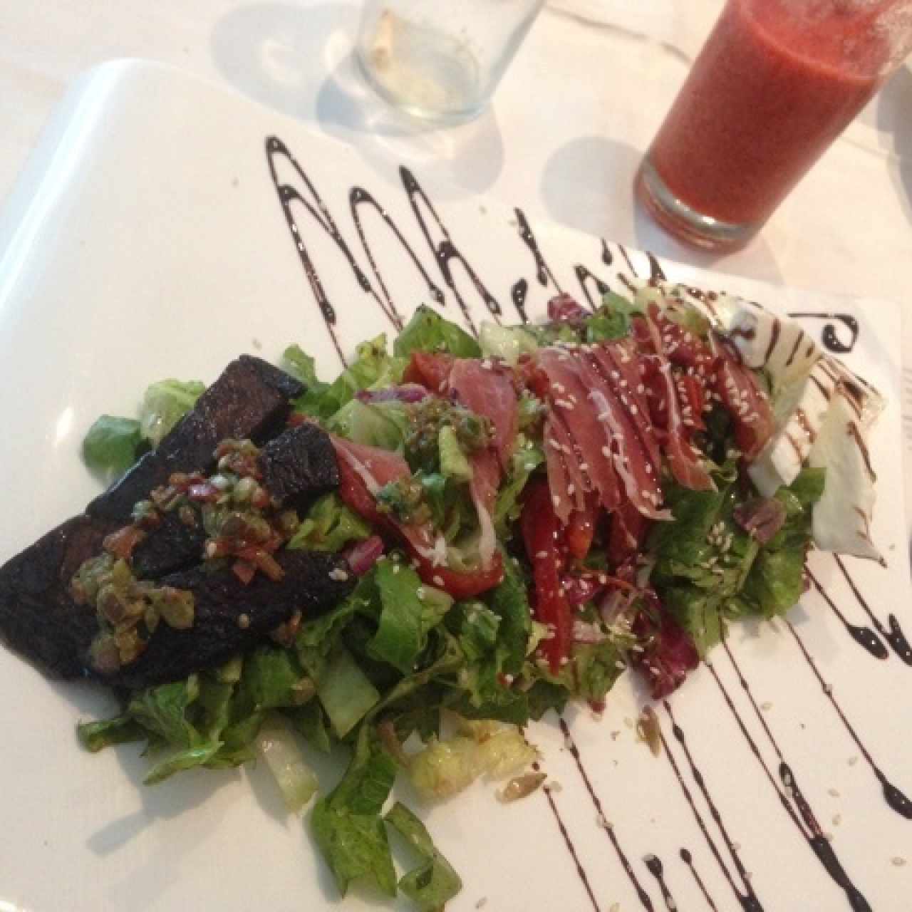 ensalada portobello con jugo de fresa