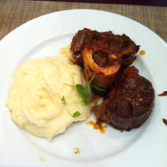 Osobuco con Puré de papas 