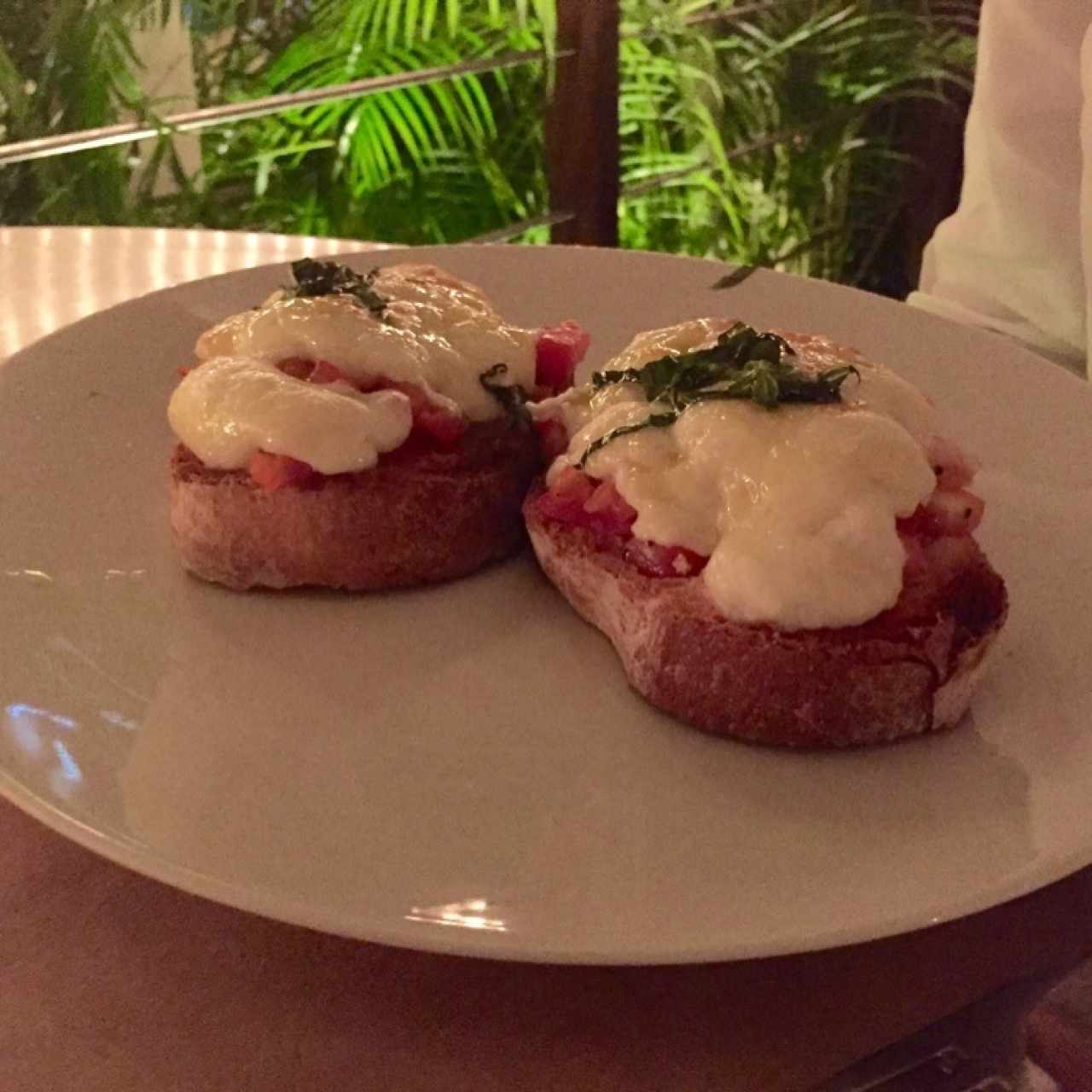 Bruschettas de queso de búfala
