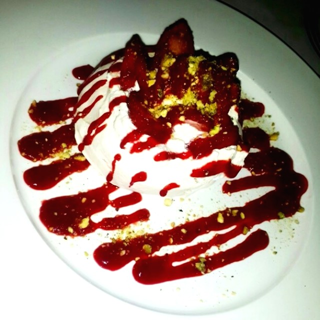 Pavlova de Fresas...  ESPECTACULAR 