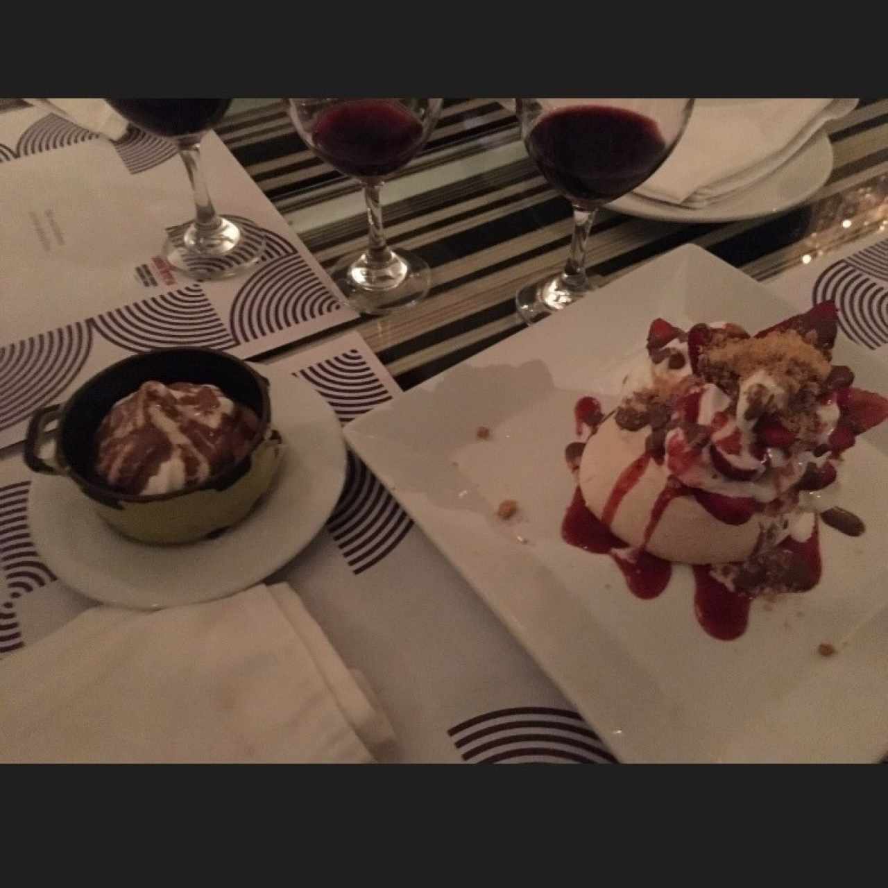 galleta choco chip y pavlova de fresa