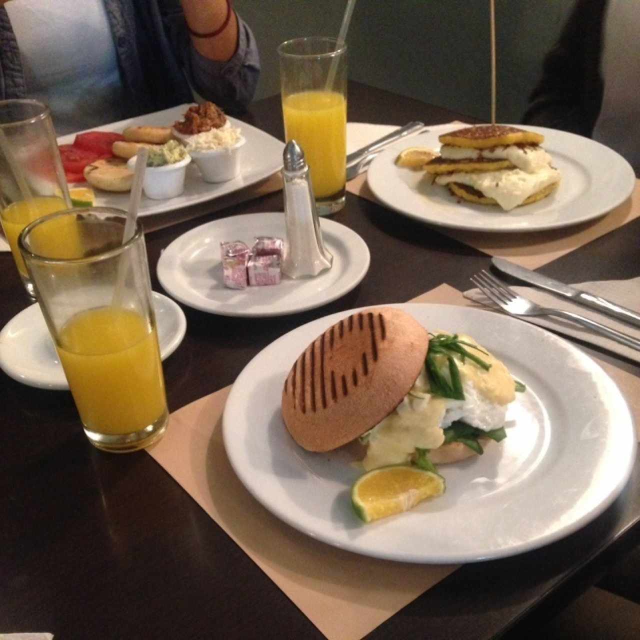 arepittas caraqueñas, cachapas y benedictinos fiorentina