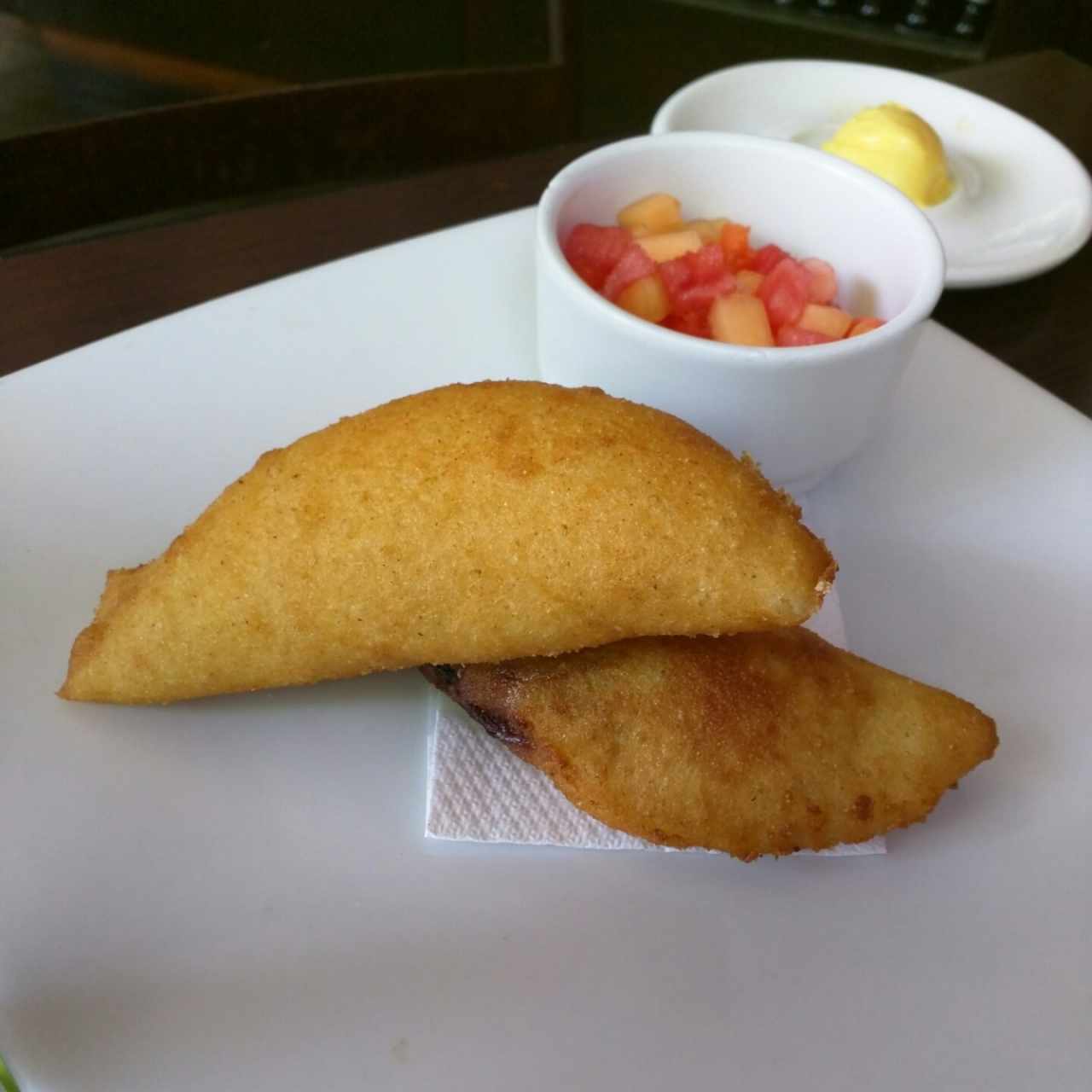 empanadas mixtas y ensalada de frutas! 