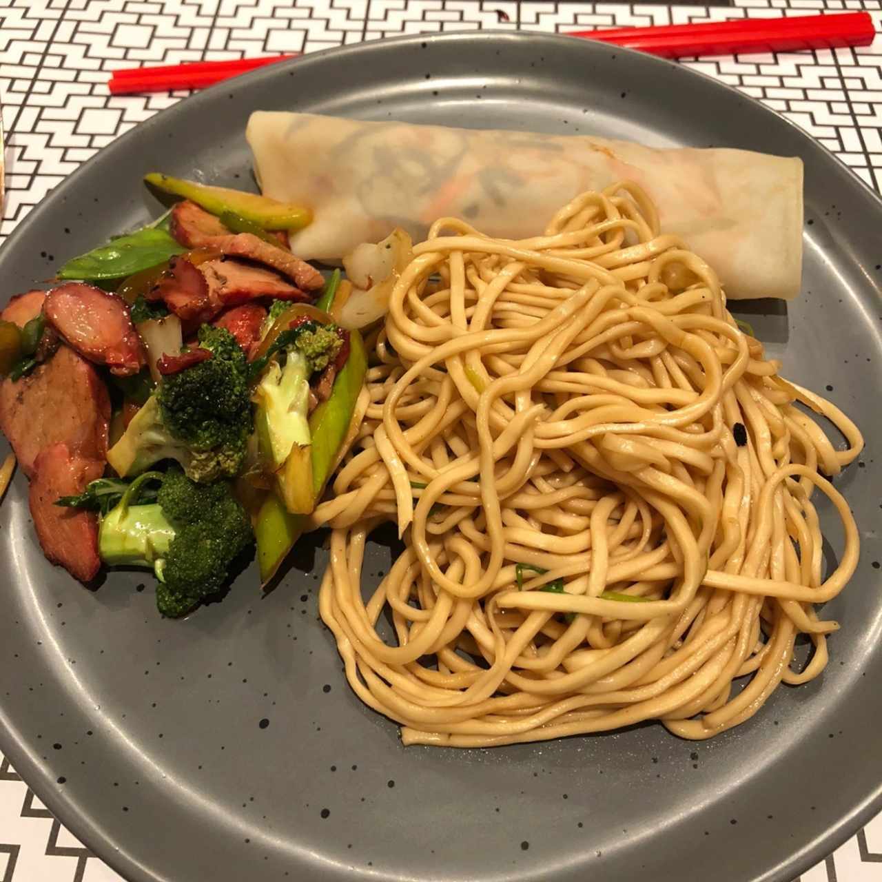 Servido, fideos con gengibre..