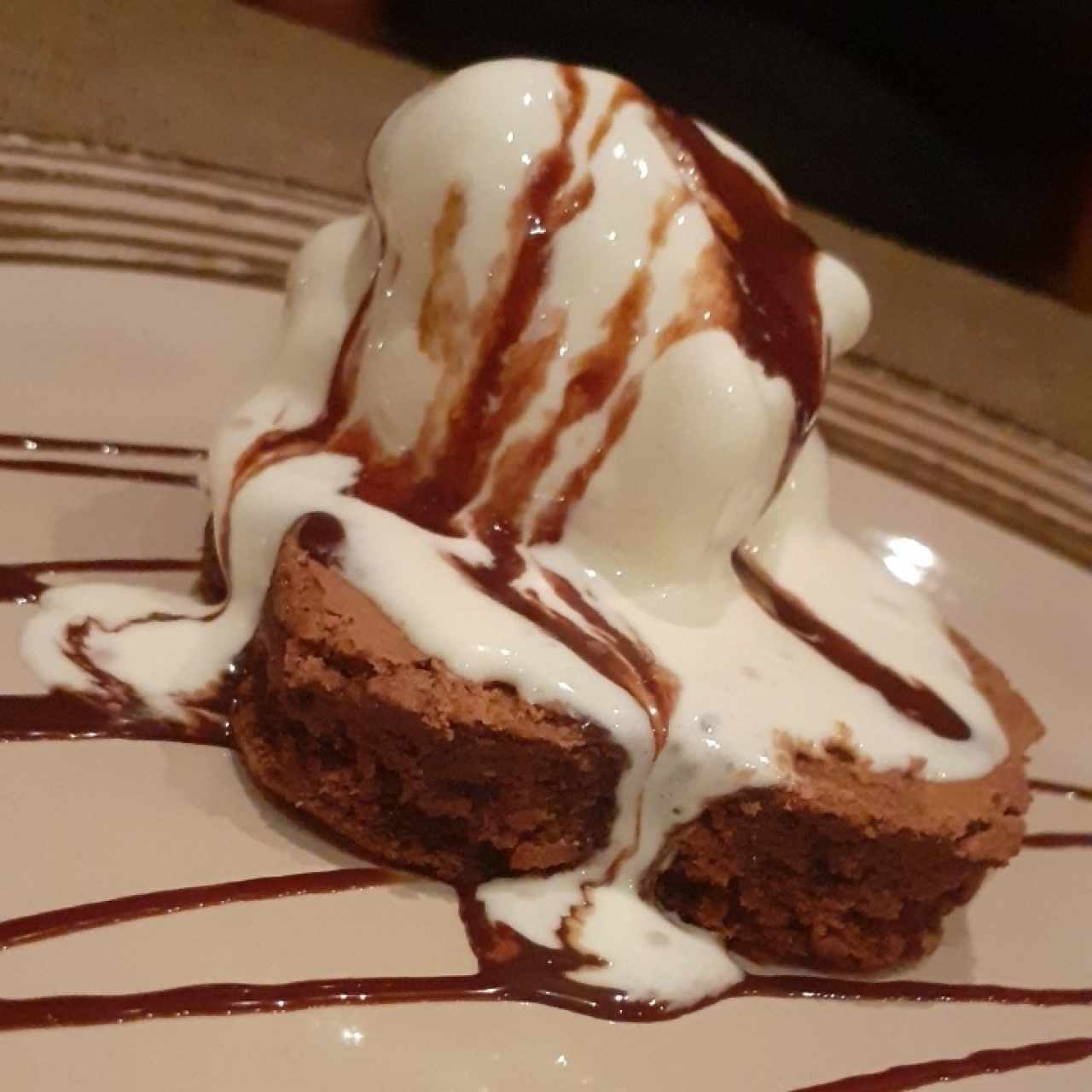 brownie con helado
