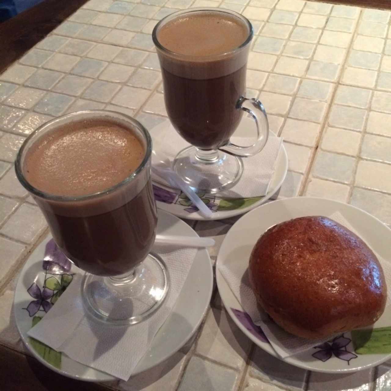 2 mocaccinos + bomba de chocolate