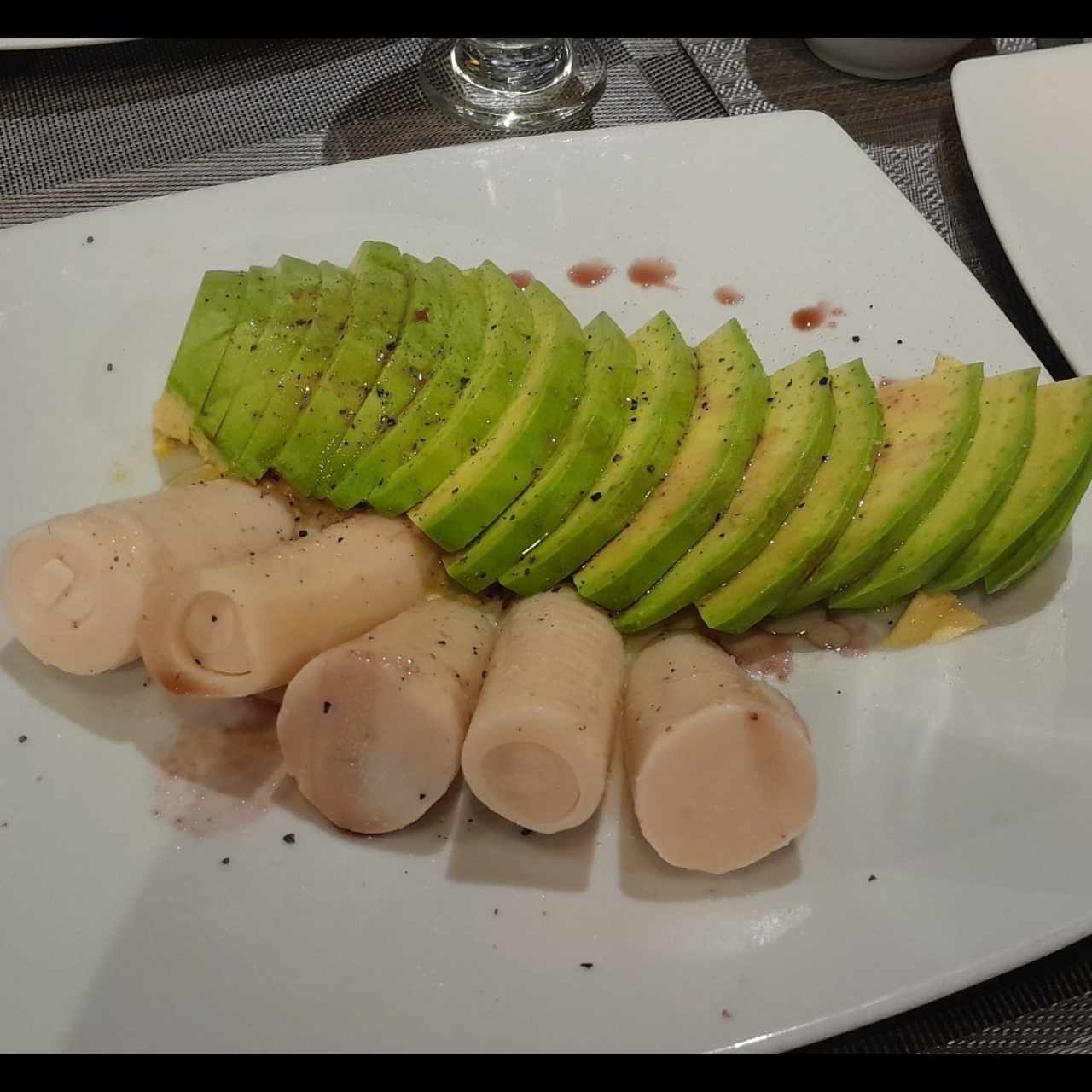 Aguacate con palmito