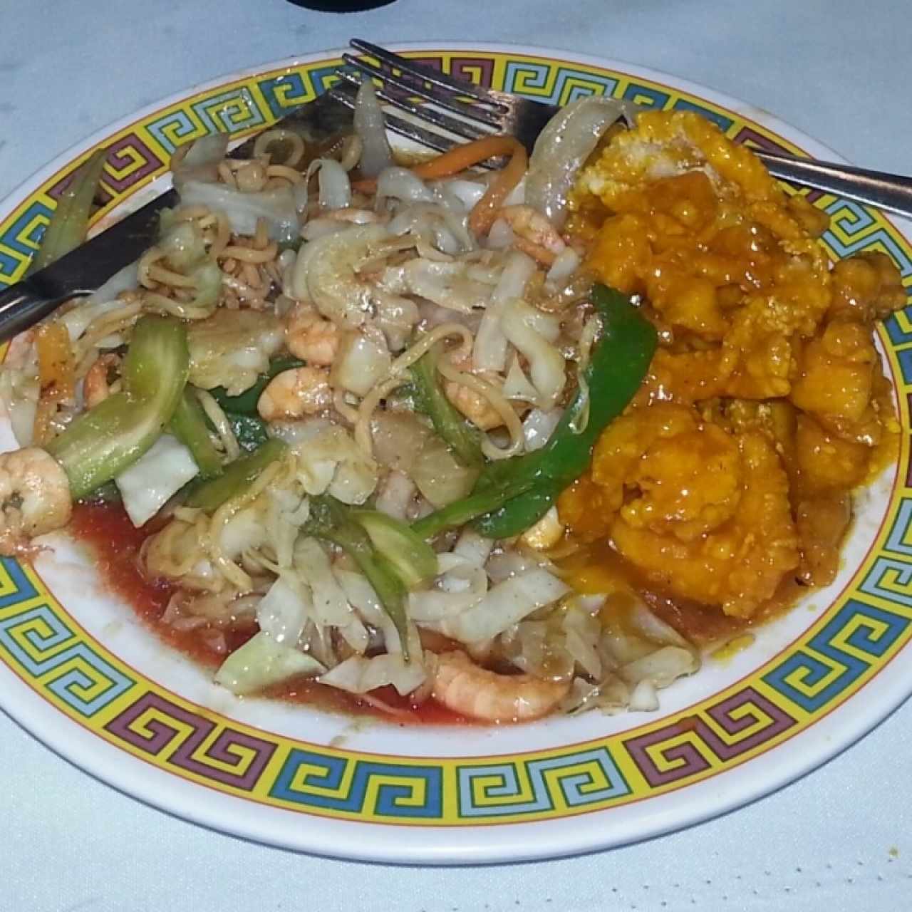 Pollo con Miel y Ajonjolí / Chowmein de camarones