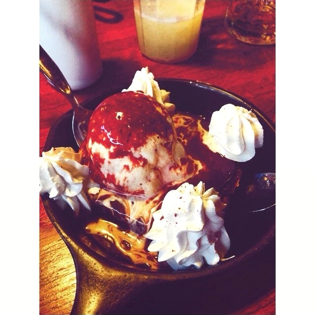 Brownie con helado.. 