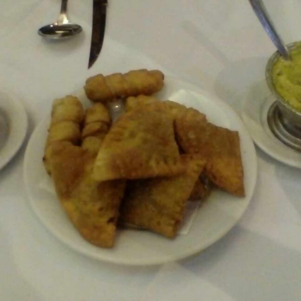 pastelitos de carne mechada y tequeños 