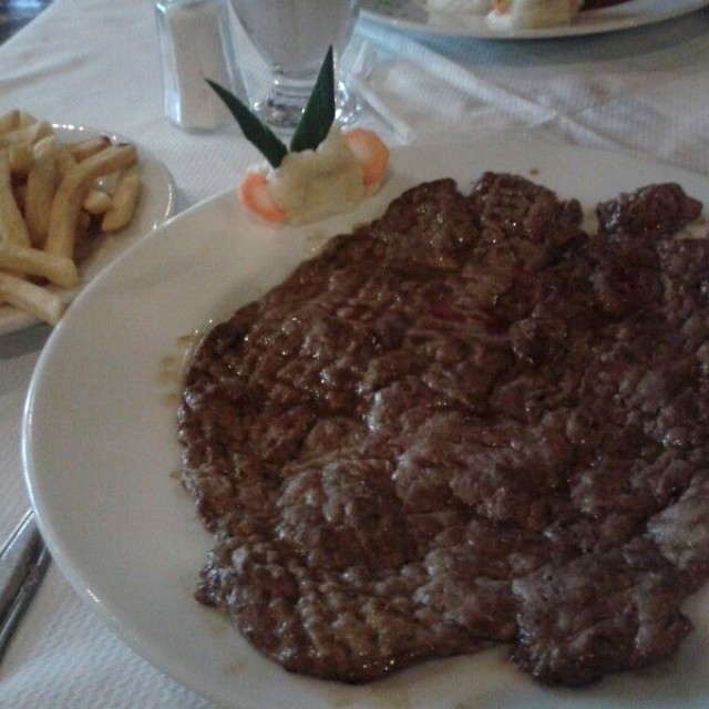 Milanesa de lomito y papas fritas extras 