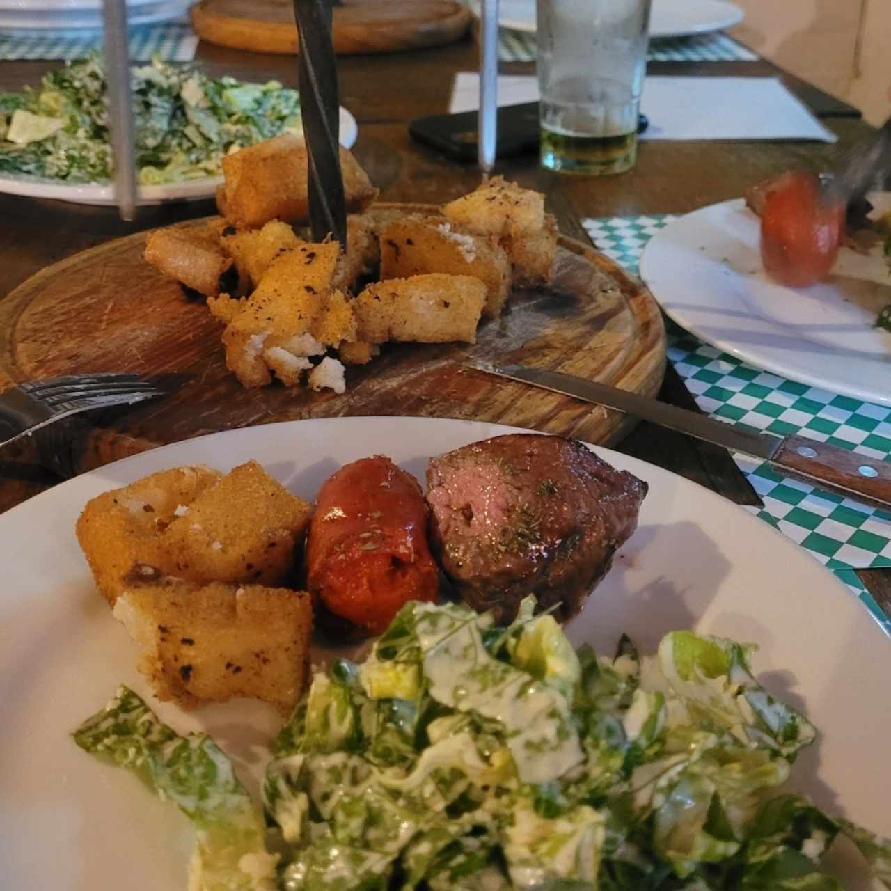 Espetada de Lomito, Ensalada cesar y milo frito