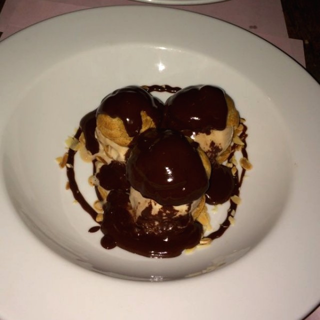 Profiteroles
