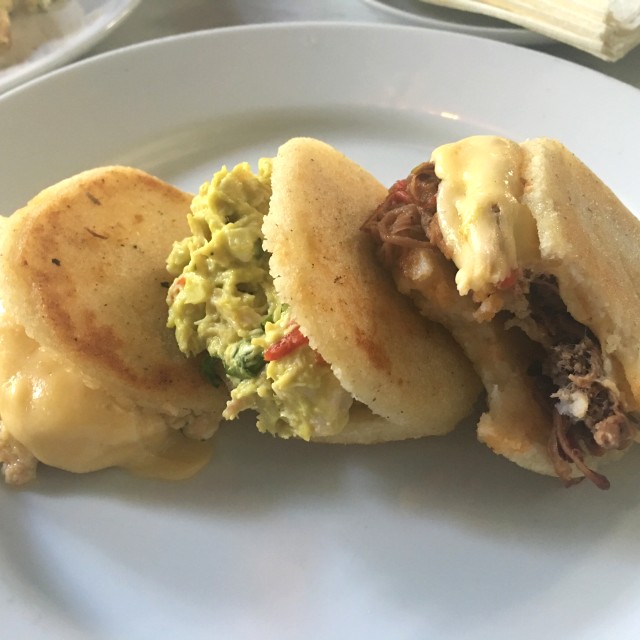 Trio de arepas mixtas